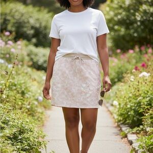 Avalanche Women’s Tan/White Floral Skort Size Large